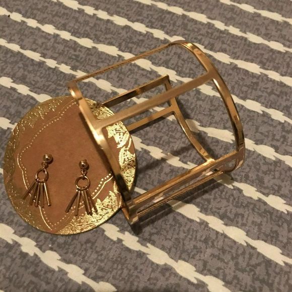 Francesca's Women's Gold Post Dangle Earrings & Fashion Jewelry Cuff Bracelet - Picture 6 of 12